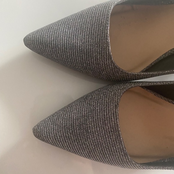 Le Chateau silver shimmery stiletto’s size 8 - Picture 5 of 5